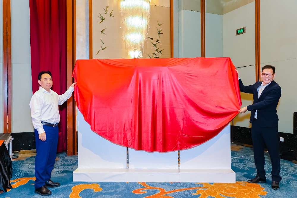 小充嗨跑发布全球首款鸿蒙智联充电桩,开启智能充电桩新时代